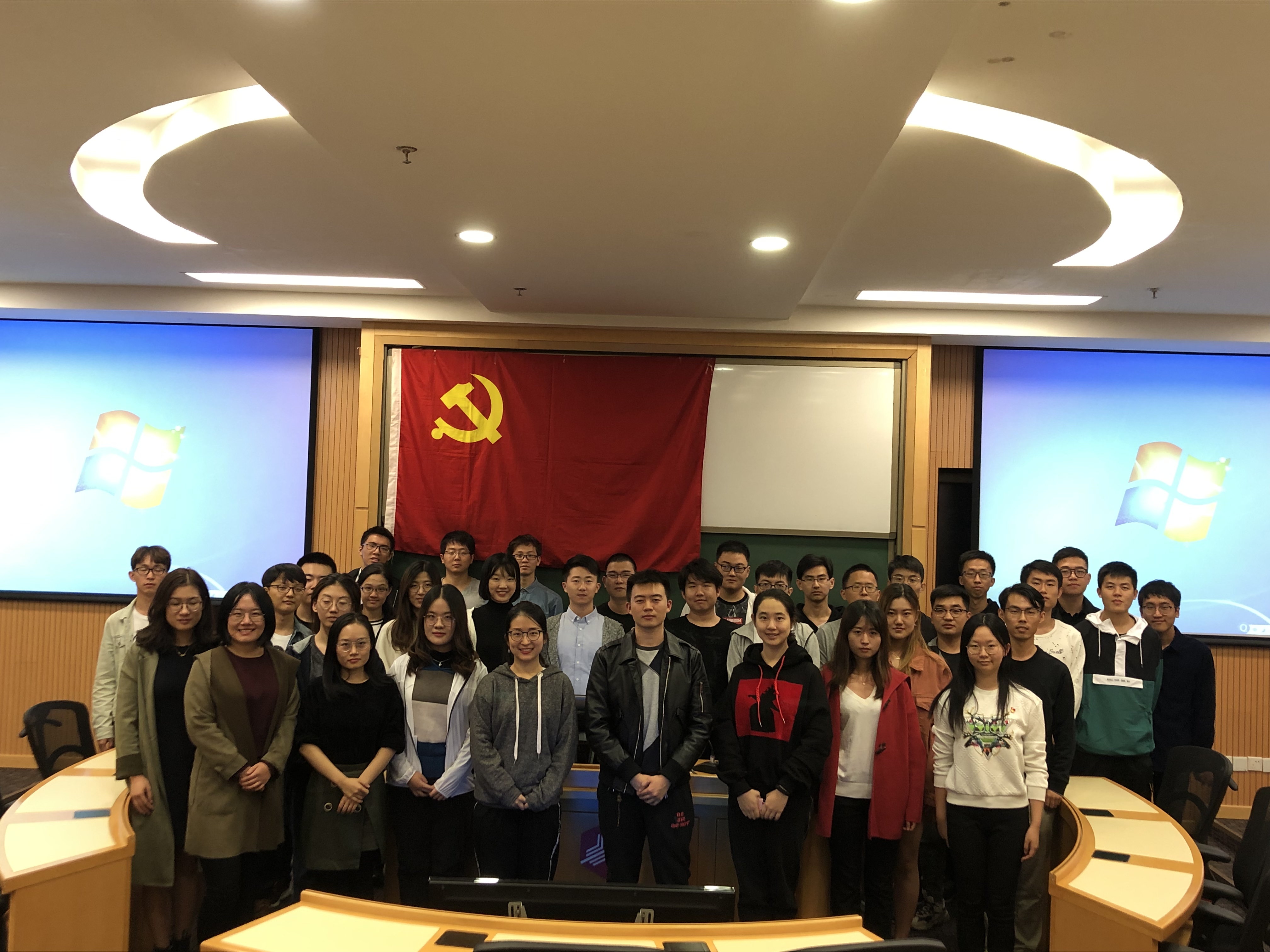 活动合影留念.jpg 活动合影留念.jpg