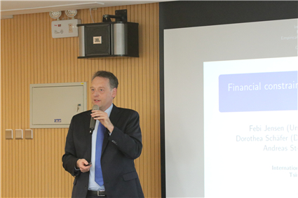 延雪平大学教授Andreas Stephan作学术报告_副本.jpg