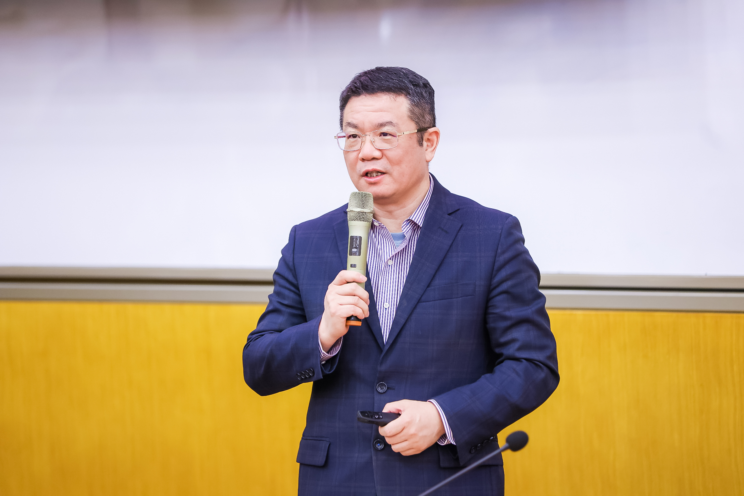 廖理院长.jpg 廖理院长.jpg