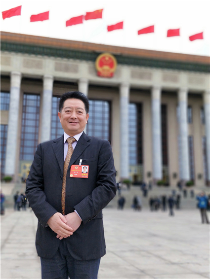 杨文龙出席全国两会.jpg