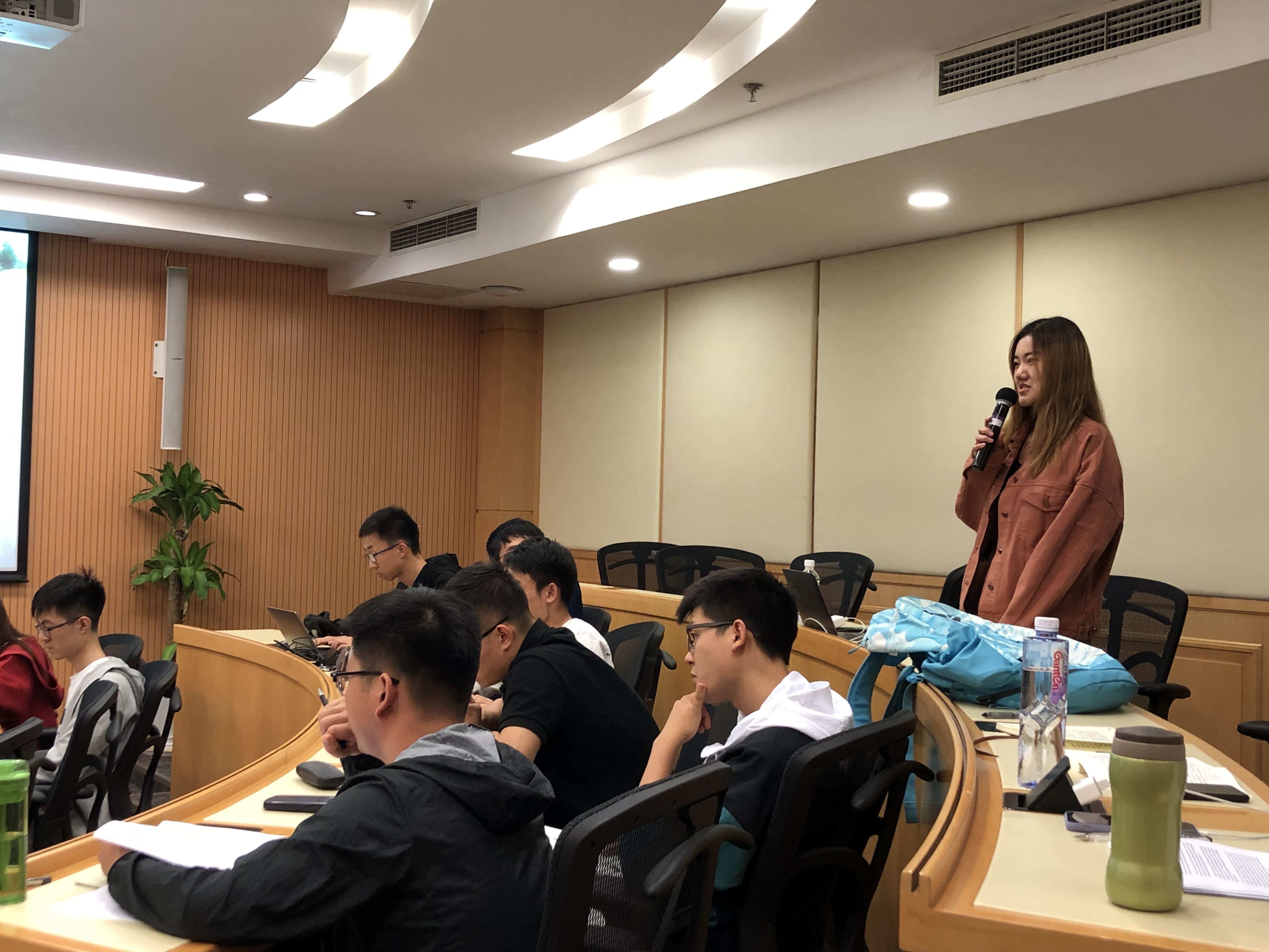 支部同志积极提问3.jpg 支部同志积极提问3.jpg